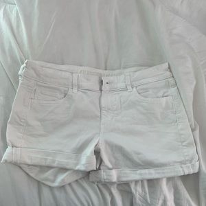 WHITE MID RISE AMERICAN EAGLE SHORTS